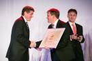 Allianz - SP_ocenenie odovzdáva Jaroslav Vonkomer z OVB Allfinanz Slovensko.jpg